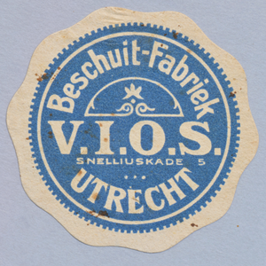 711546 Sluitzegel van V.I.O.S., Beschuitfabriek, Snelliuskade 5 te Utrecht.N.B. V.I.O.S. staat voor 'Vooruitgang Is Ons ...